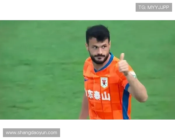 瓦科上演帽子戏法李小恒赛后为其戴皇冠助上海申花大胜 瓦科上演帽子戏法李小恒赛后为其戴皇冠助上海申花大胜